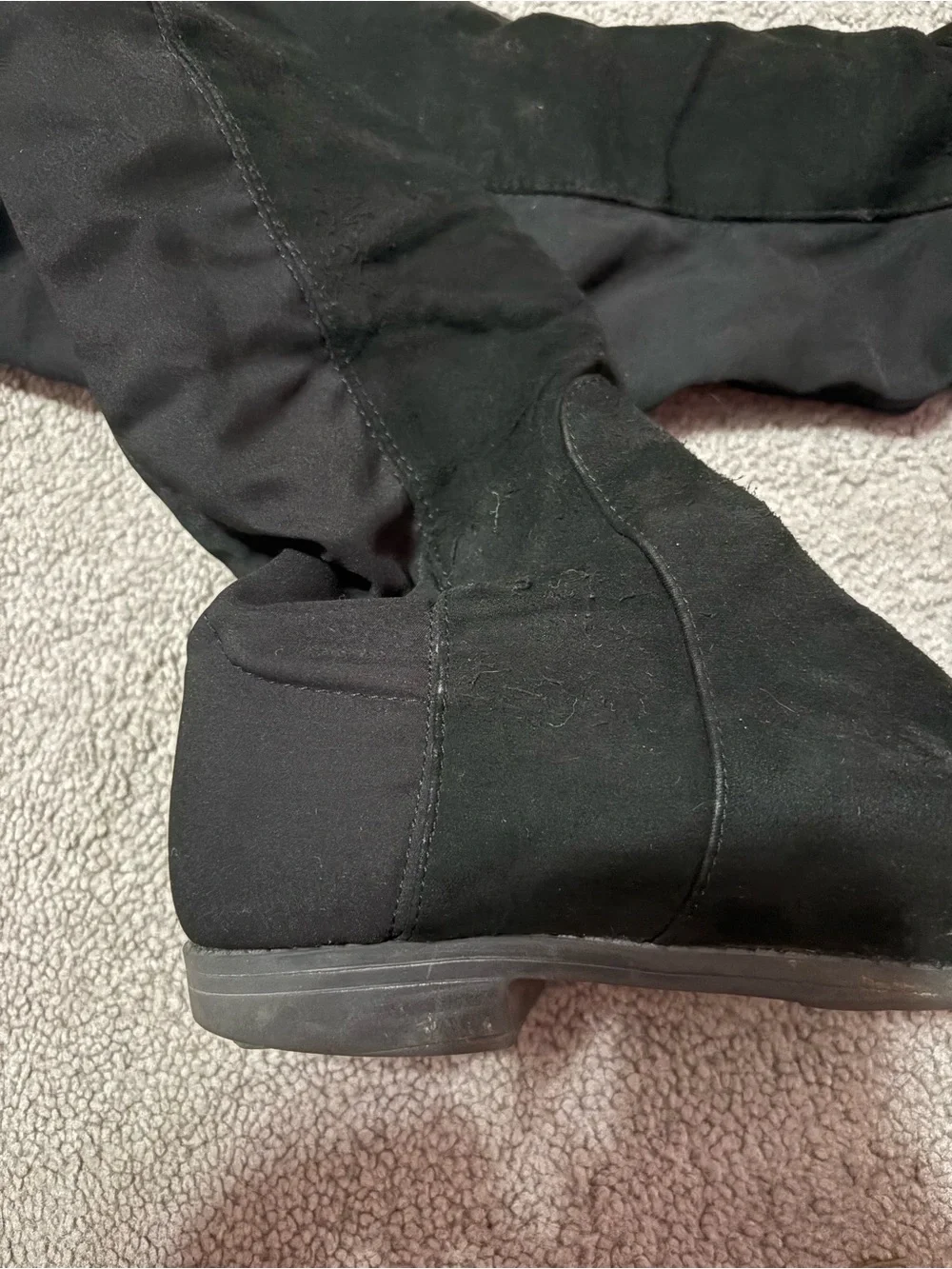 Black Knee-High Women's Boots - Classic Over-the-Knee Style